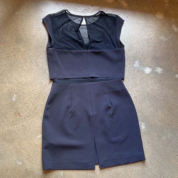 Black mini - Picture 2 of 3